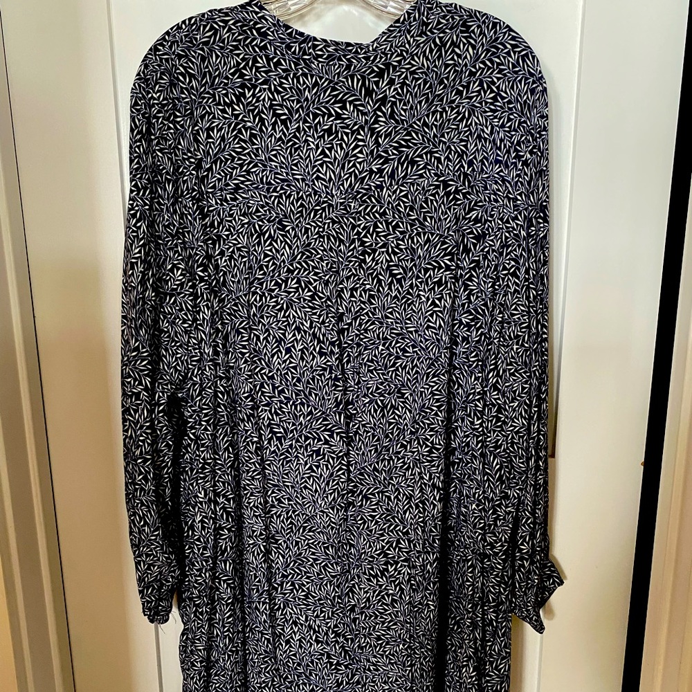 H & M William Morris Willow pattern in navy blue.  Size 18, New with Tags